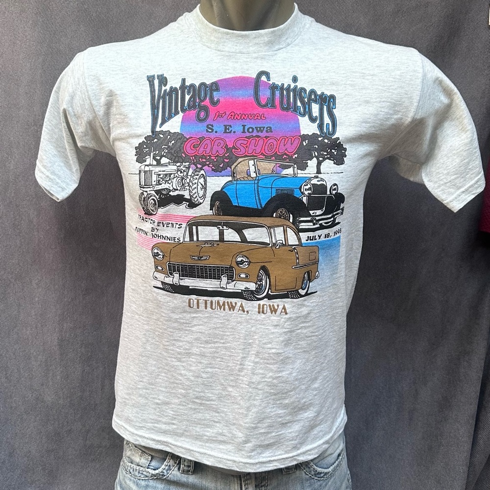 Vintage Gray Graphic Tee - Car Show Design